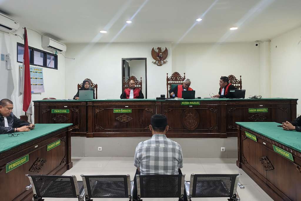 Terdakwa Minyakita Oplosan Divonis Lepas karena 'Cuma Karyawan' Terdakwa Minyakita Oplosan Divonis Lepas karena 'Cuma Karyawan'