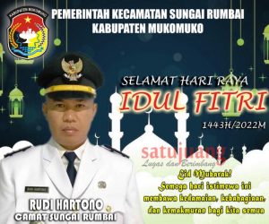 Camat Sungai Rumbai Rudi Hartono Beserta Staff Kecamatan Mengucapkan Selamat Hari Raya Idul Fitri 1443H/2022M