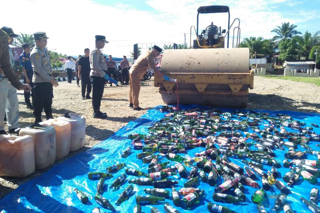 533 Botol Miras Hasil Operasi Pekat Nala Dimusnahkan Polres Bengkulu Tengah