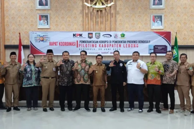 
					KPK Republik Indonesia menggelar Rakor Pemberantasan Korupsi di Pemerintah Provinsi Bengkulu digelar di Ruang Pola Provinsi Bengkulu, Selasa (20/6/23)