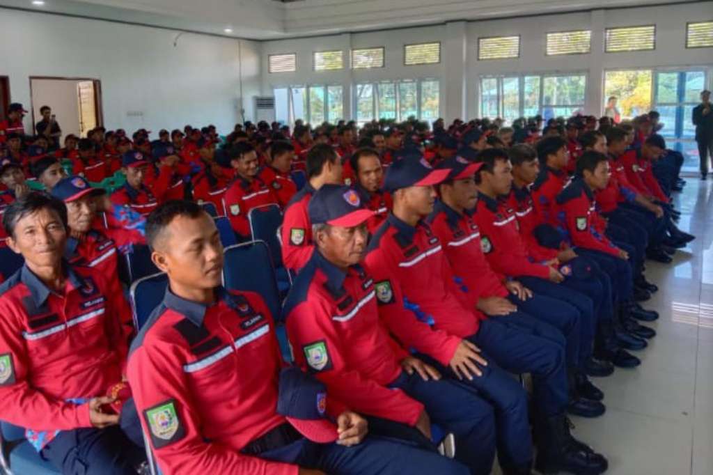 Pemkab Kaur Kukuhkan 390 Relawan Damkar, Perkuat Respons Kebakaran Desa