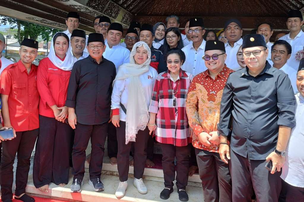 Sonya Setia Negara Ikut Dampingi Ziarah Megawati Ke Makam Soekarno