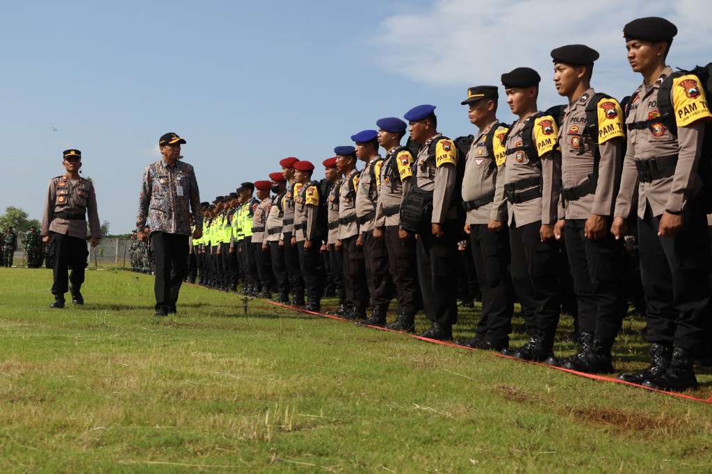 Pasukan Pengamanan Pemilu Diterjunkan Di Brebes Untuk Kelancaran Logistik