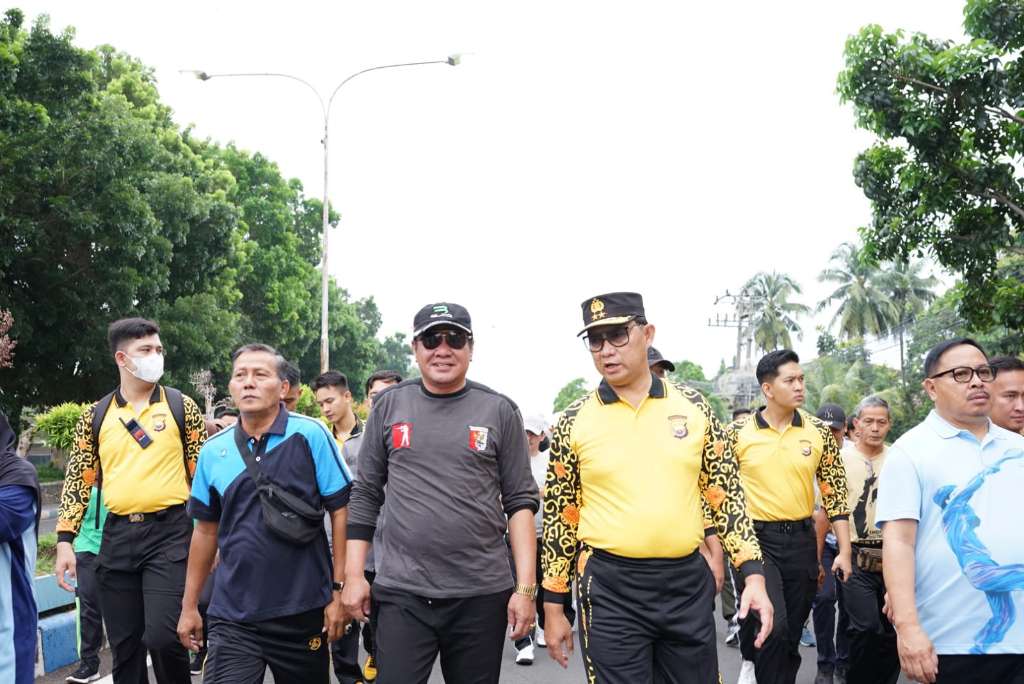 Rosjonsyah Pimpin Jalan Sehat Sambut Hut Korem 041/Gamas Ke-78