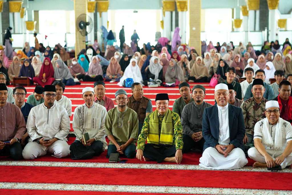 Gubernur Bengkulu, Rohidin Mersyah Membuka Secara Resmi Kegiatan Murokaz Al-Quran Di Masjid Raya Baitul Izzah