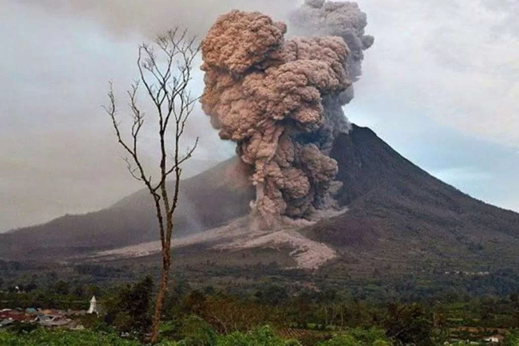 Gunung Dukono Erupsi, Masyarakat Diimbau Waspada Dan Menghindar