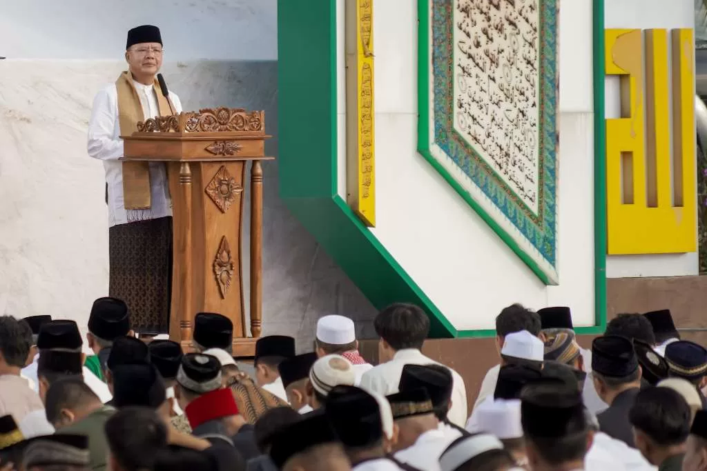 Gubernur Rohidin Sampaikan Pesan Damai Di Shalat Eid 1445 H