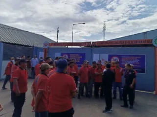 Puluhan Buruh Yang Tergabung Dalam SPPM Melakukan Aksi Unjuk Rasa di Depan PT.BDR, Kamis (11/7/24)