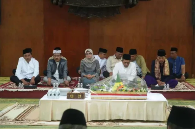 
					Malam Tirakatan Peringatan HUT ke-79 Kemerdekaan RI di Pendopo Ronggo Hadi Negoro utara Alun Alun kota Blitar