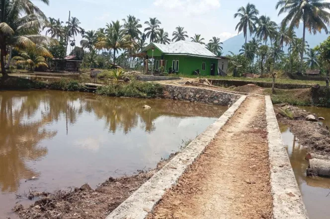 
					Jalan Usaha Tani (JUT) Menuju Kediaman Ketua RT 01