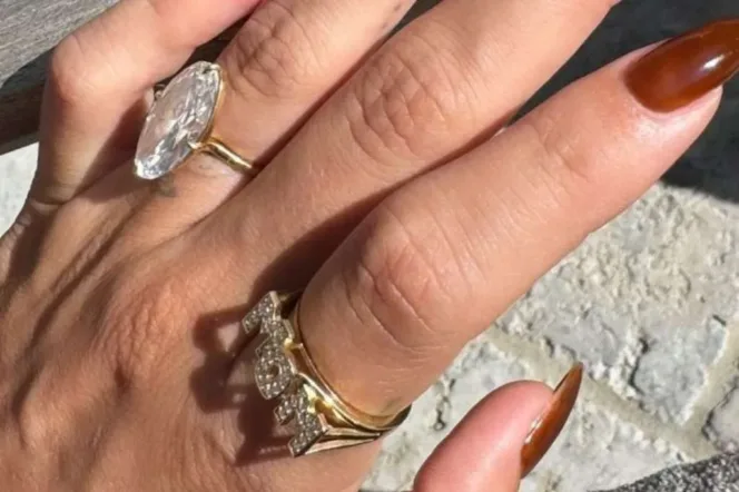 
					Hailey Bieber Resmi Jadi Ibu, Perlihatkan Cincin 'Mom' di Instagram