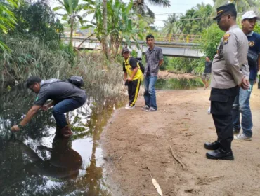 Pengambilan Sample Air Sungai Perumbaian Yang Sempat Dilakukan Pada Bulan Agustus Kemarin 