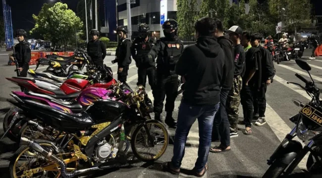 Tim Patroli dan Pelanggar Knalpot Brong