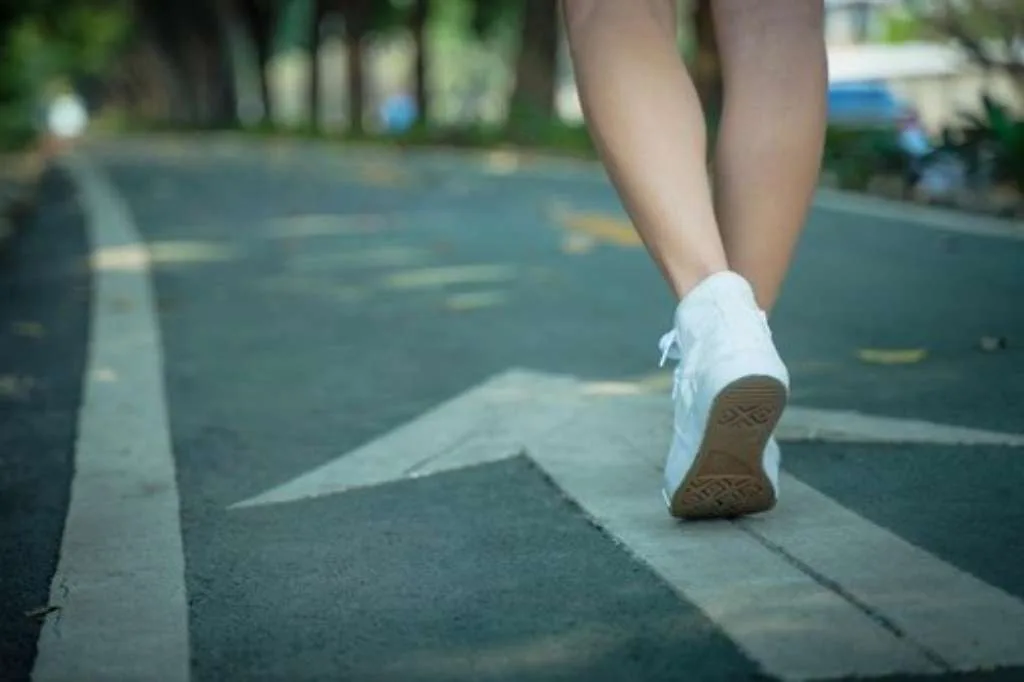 Manfaat Silent Walking, Tingkatkan Kesehatan Mental dan Fisik Anda