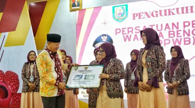 Dorong Kesejahteraan Penjahit, Gubernur Bengkulu Lantik Pengurus Baru PPWB