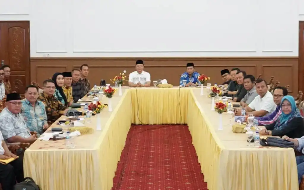 Gubernur Bengkulu Rohidin Mersyah Mengadakan Rapat Dengan Organisasi Perangkat Daerah (Opd) Pemprov Bengkulu.