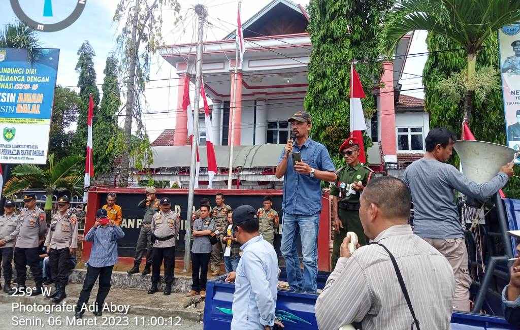 Jelang Hut Kabupaten Bengkulu Selatan, Asbs Gelar Demonstrasi