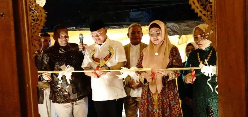 Gubernur Rohidin Mersyah Hadiri Launching Wajab Baru Resto Si Kabayan 91