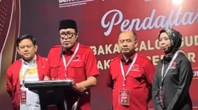 Ono Surono saat konferensi pers di kantor KPU Jawa Barat 