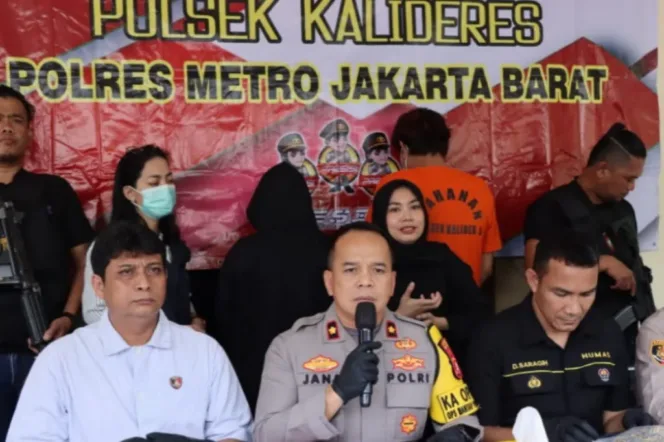 
Kapolsek Kalideres Polres Metro Jakarta Barat, Kompol Abdul Jana saat konferensi pers 