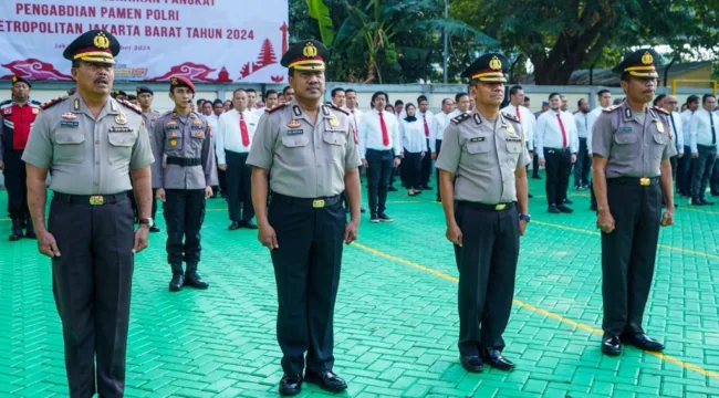  4 Personel Polres Metro Jakbar Dapat Kenaikan Pangkat Perwira Menengah
