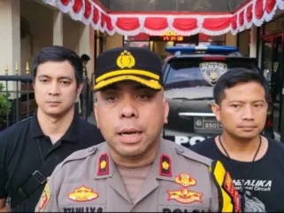 Kapolsek Cengkareng, Kompol Stanlly Soselisa saat memberi keterangan kepada wartawan 