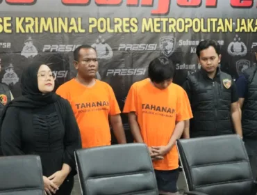 Kedua tersangka berinisial, SA (34) warga Meruya Utara, dan AM (37) warga Joglo Jakarta barat 