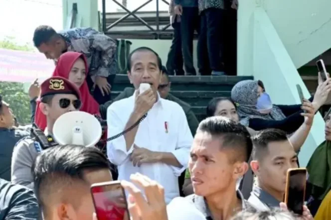 
Presiden Joko Widodo (Jokowi) saat kunjungan ke Pasar Soponyono Jawa Timur 