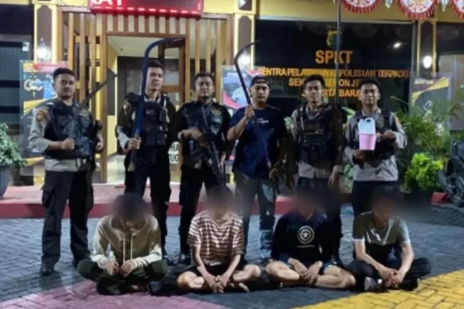 
4 remaja berhasil diamankan Tim patroli perintis Presisi Polres Metro Jakarta Barat 