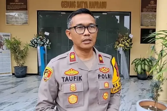 
Kapolsek Kembangan Polres Metro Jakarta Barat Kompol, Moch Taufik Iksan saat memberi keterangan pada wartawan 