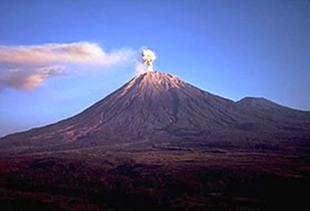 Hari Ini Gunung Semeru Meletus, Masyarakat Diberi Peringatan Siaga Iii Kemarin Gunung Semeru Erupsi Tiga Kali, Status Turun Dari Siaga Ke Waspada