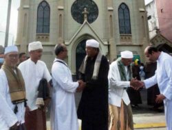 Toleransi Beragama Di Kota Malang, Pendeta Dan Suster Turut Fasilitasi Jamaah Salat Ied