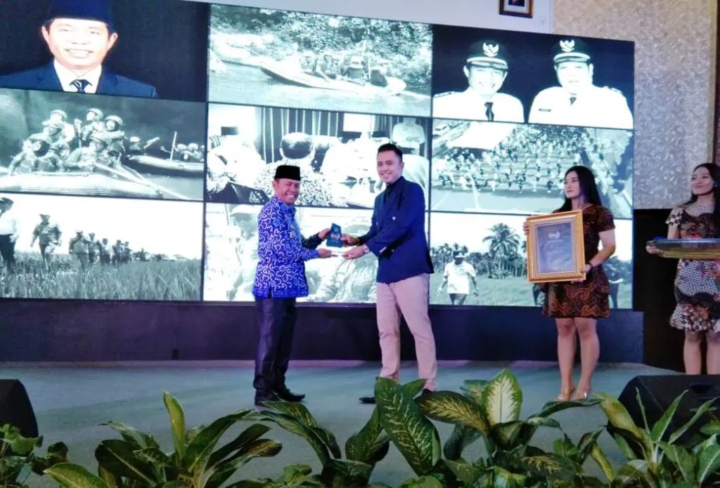Bupati Lebong Kopli Ansori Terpilih Sebagai Best Future Leaders Indonesia 2023