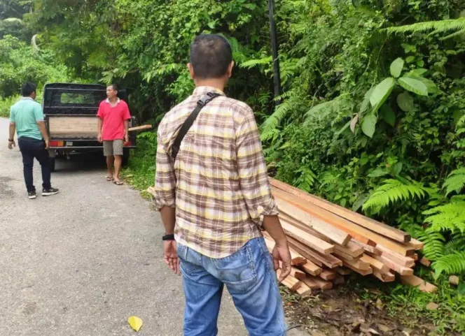 
					Polres Bengkulu Selatan (BS) berhasil saat mengamankan kayu hasil perambahan hutan 