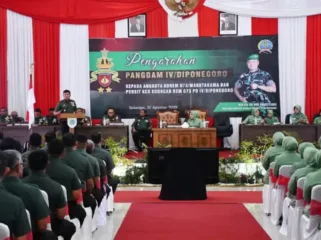 Pangdam IV/Diponegoro Mayjen TNI Widi Prasetijono memberikan  sambutan saat kunjungan ke Korem 073/Makutarama.