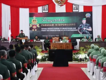 Pangdam IV/Diponegoro Mayjen TNI Widi Prasetijono memberikan  sambutan saat kunjungan ke Korem 073/Makutarama.