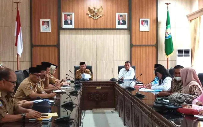 
					Sekda Hamka menerima audiensi Persatuan Guru Lulus Passing Grade Provinsi Bengkulu 2021, di Ruang Pertemuan Lantai III Kantor Gubernur Bengkulu