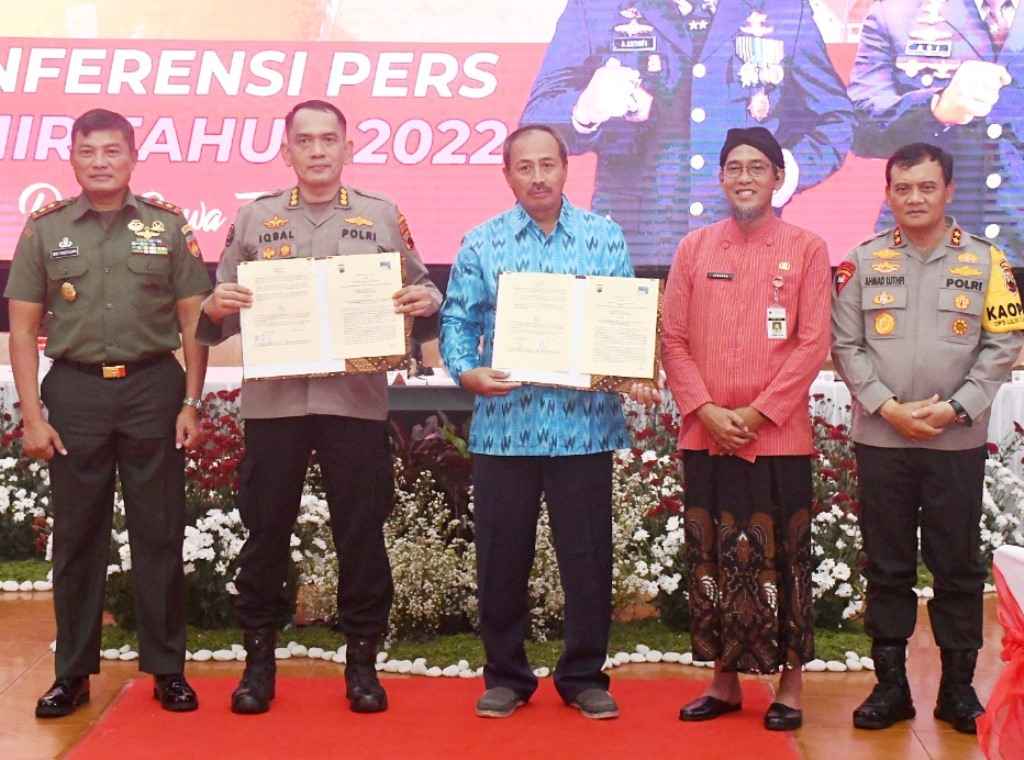Pangdam Iv/Diponegoro Hadiri Konferensi Pers Akhir Tahun 2022 Polda Jateng