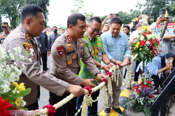 
Kapolda Jawa Tengah, Irjen Pol Ahmad Luthfi saat peresmian Pintu Gerbang, Gedung SPKT, Gedung Si Propam dan Kenel K-9 Polres Salatiga