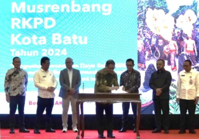 
					Pj Wali Kota Batu, Aries Agung Paewai gelar Musrenbang dan penyusunan RKPD Kota Batu 2024 di Singhasari Resort dan Convention Kota Batu