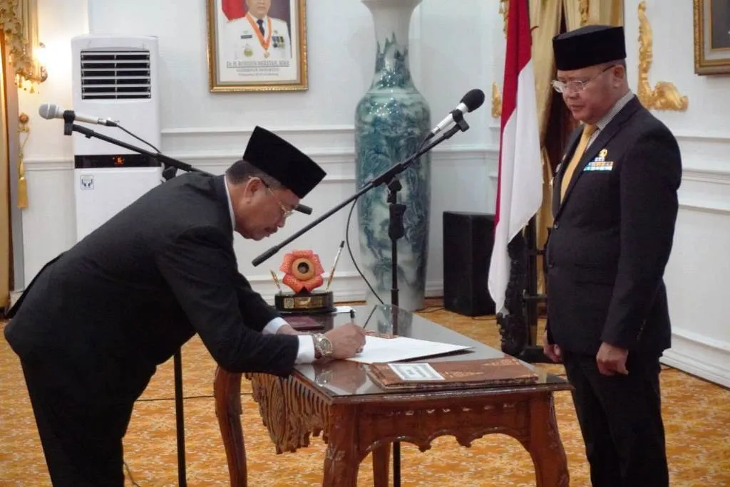 Gubernur Rohidin Lantik Penjabat Sekda Dan Pejabat Pimpinan Tinggi Di Bengkulu