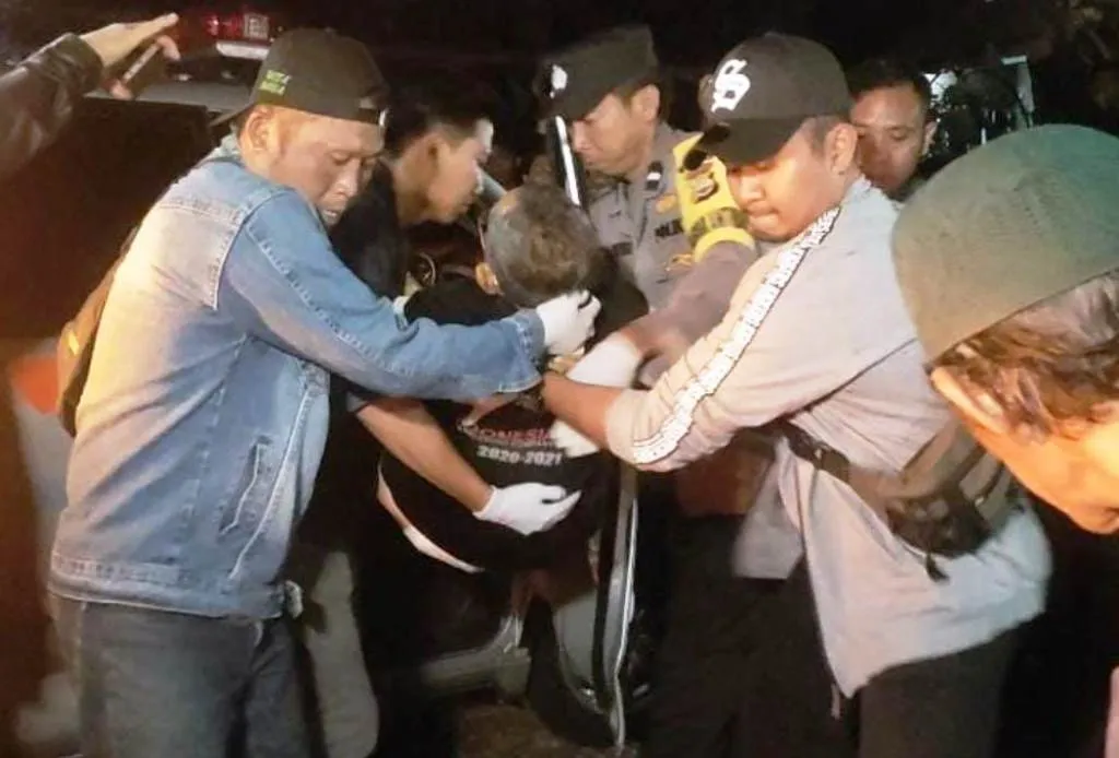 Warga Sumbar Ditemukan Sudah Meninggal Dalam Ambulance Di Pinggir Jalan Seluma