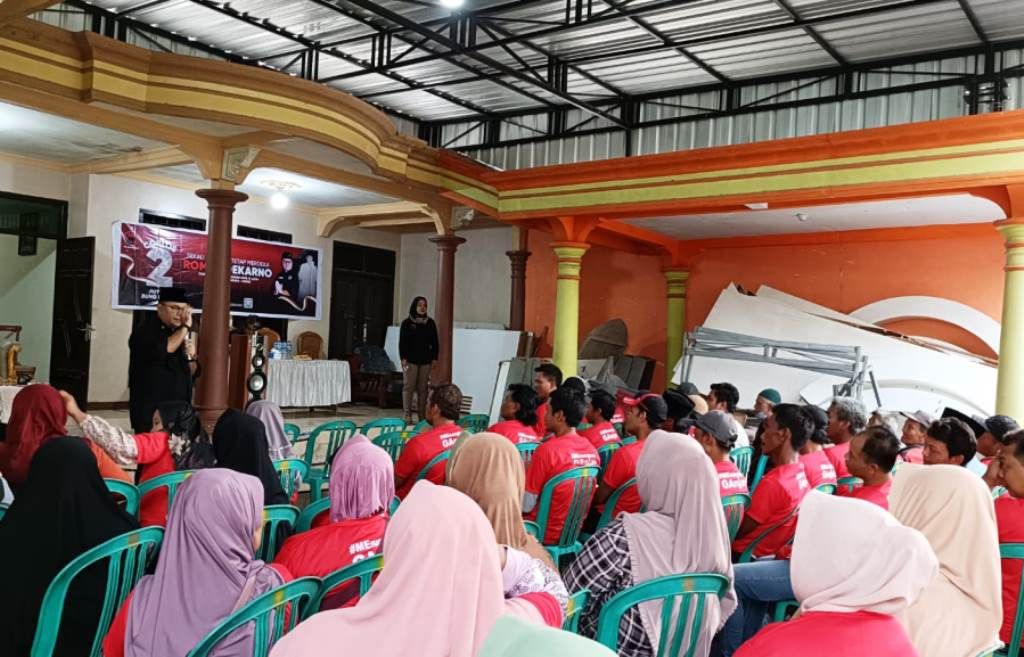 Ike Nurdiani Dampingi Romy Soekarno Turun Ke Desa, Konsolidasi Dengan Warga