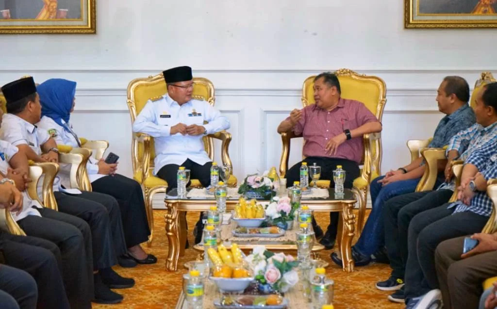 Gubernur Rohidin Mersyah Tengah Meninjau Tawaran Mou Pt Telkom