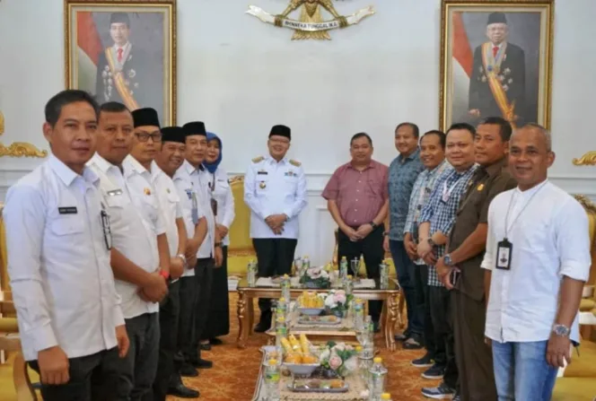 
					Gubernur Rohidin Mersyah bertemu pihak PT Telkom di Bengkulu