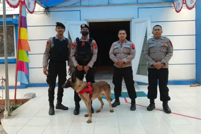 
Menyambut PIlkada, Polres Tegal Kota Lakukan Patroli.