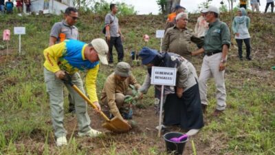 Gubernur Rohidin Mersyah Ajak Masyarakat Ikut Andil Rehabilitasi Hutan