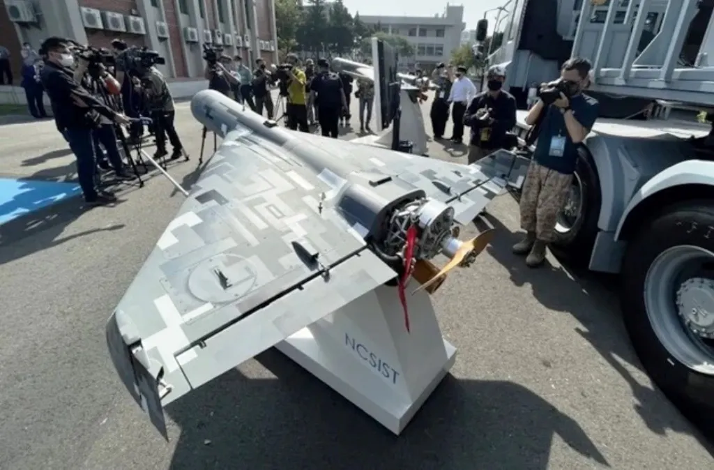 Bersitegang Dengan China, Taiwan Pamerkan Drone Bunuh Diri