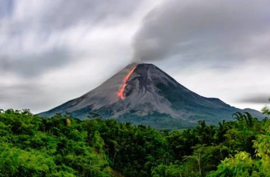 Peringatan Waspada Gunung Karangetang, Potensi Awan Panas Dan Guguran Lava