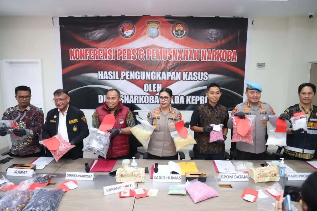 Polda Kepri Ungkap 41 Kasus Narkoba, Amankan Jaringan Lapas hingga Liquid Vape Etomidate Polda Kepri Ungkap 41 Kasus Narkoba, Amankan Jaringan Lapas hingga Liquid Vape Etomidate
